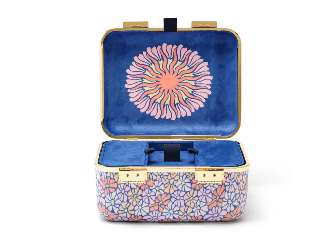 Mellow meadow lockbox with combination locks. Use it to store jewelry, keepsakes, cannabis. Whatever your thing, snugbox will keep it safe.