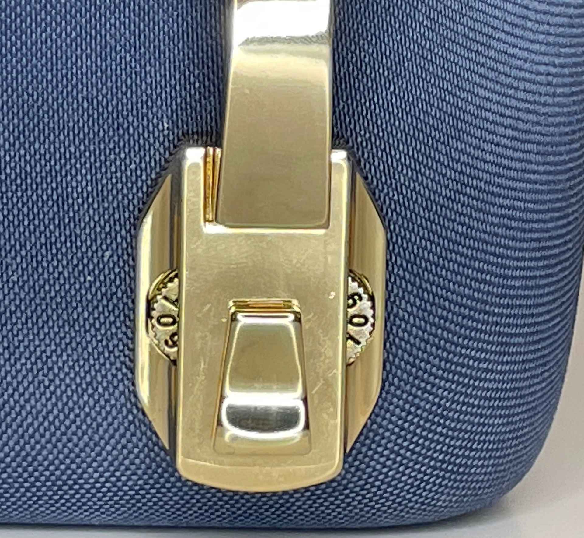 Moxie stash box with zipper code lock